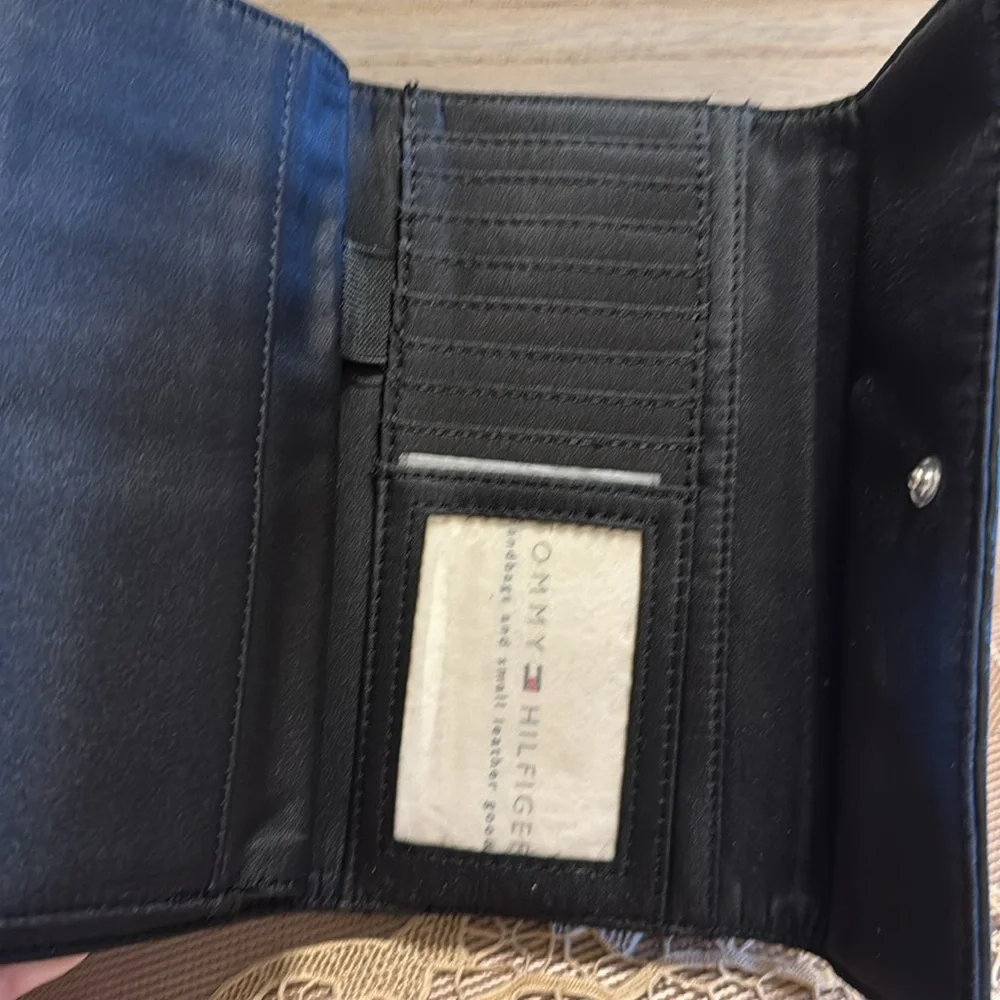 NWT Tommy Hilfiger black & gray textured plaid wallet